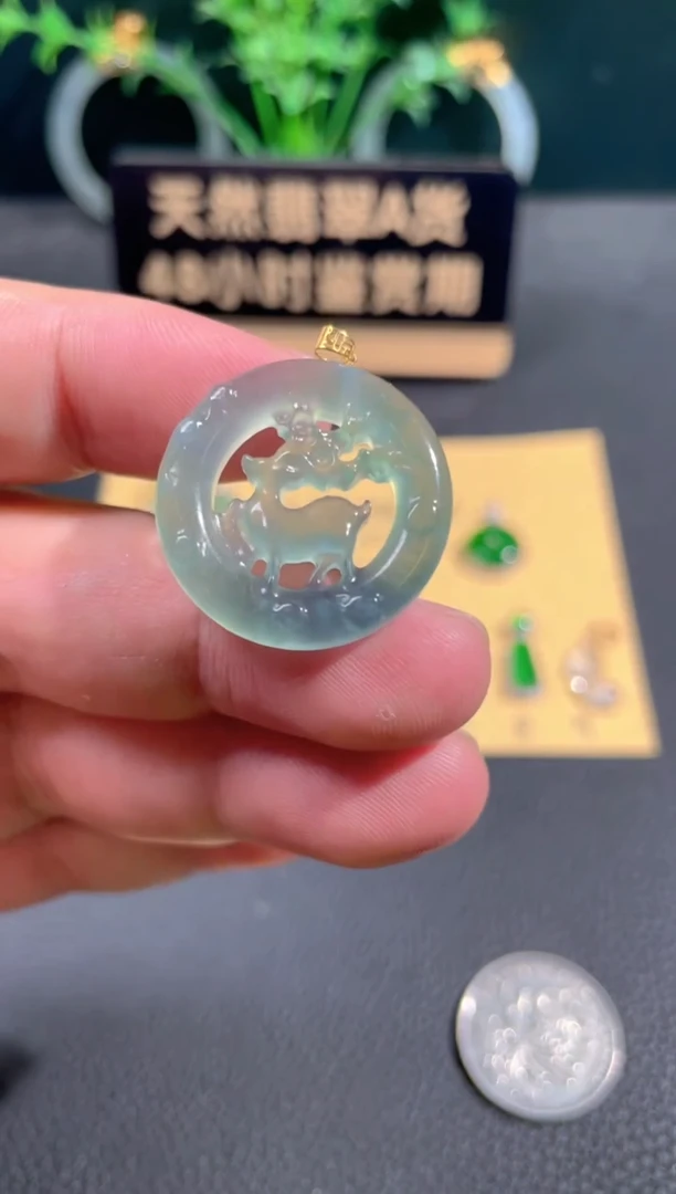 翡翠18K金镶嵌颈饰翡翠