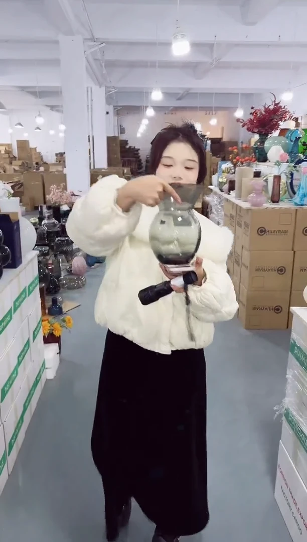 【闪购商品】玻璃私花花瓶微瑕-OM3C