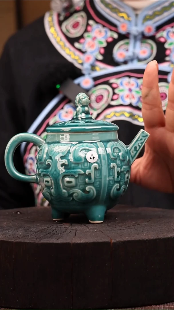 牙舟陶冗平窑孔雀蓝三足青铜壶4