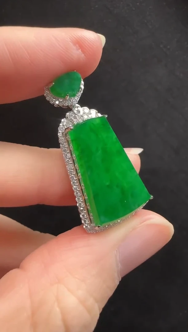 颈饰18K金镶嵌翡翠626无事牌一个