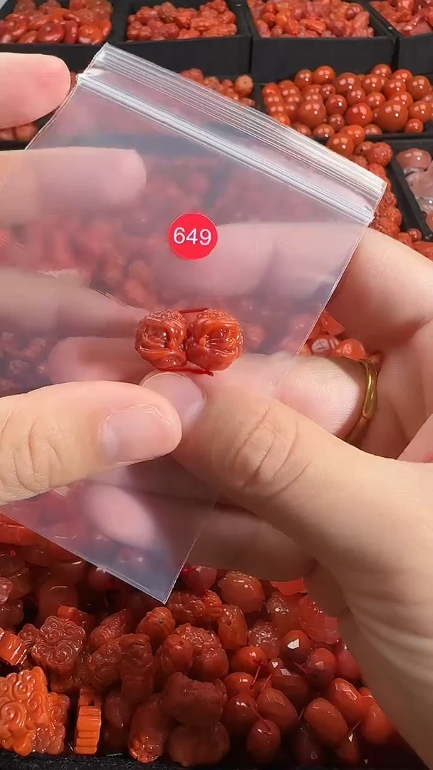 颈饰未镶嵌南红玛瑙1