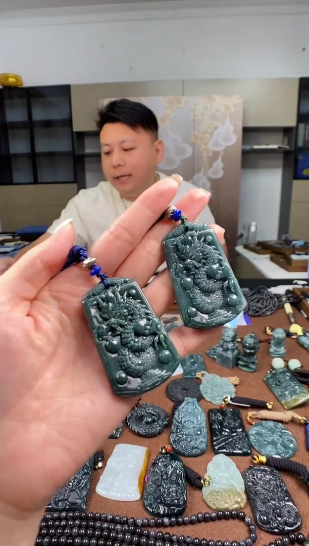 颈饰未镶嵌翡翠 多样性发其一