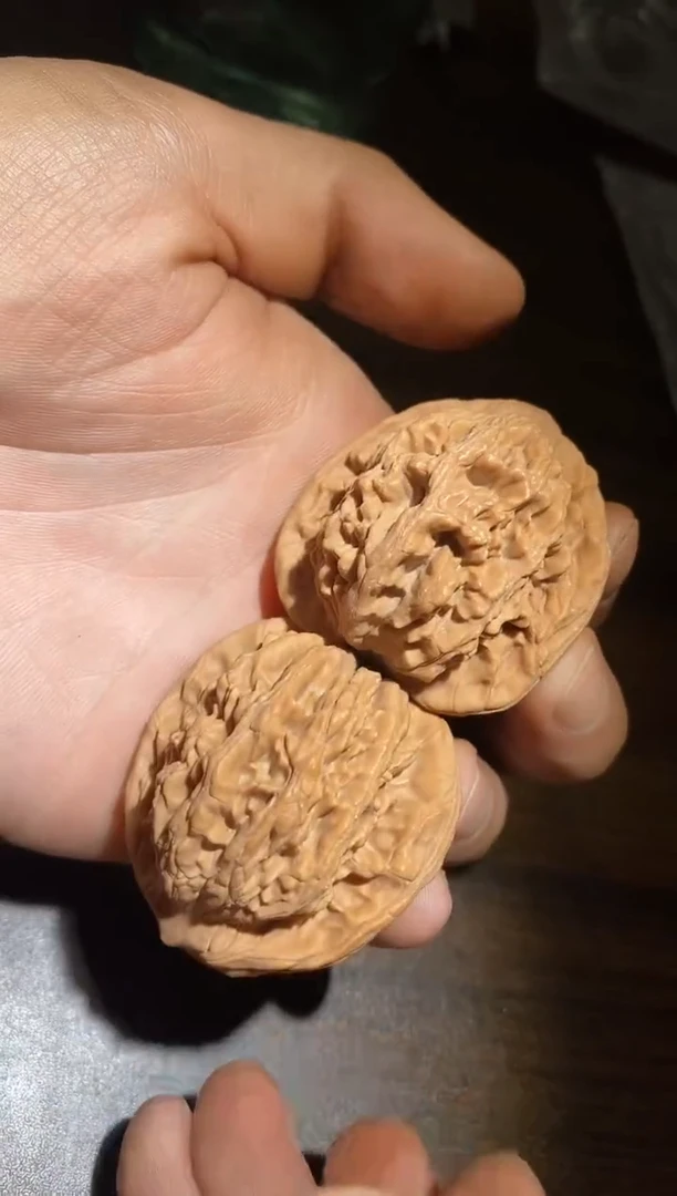 文玩核桃把件全品麦穗虎头42