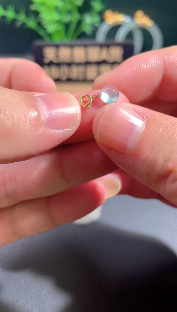 翡翠18K金镶嵌颈饰翡翠