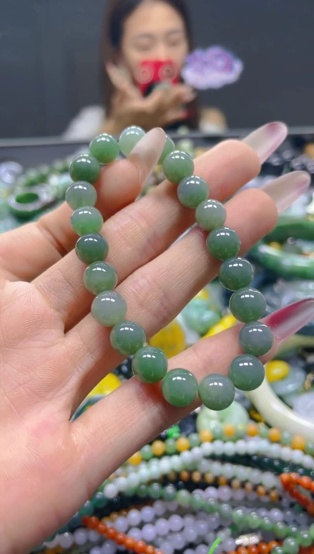 颈饰未镶嵌翡翠8MM/R/翡翠A货，一件也是批发价