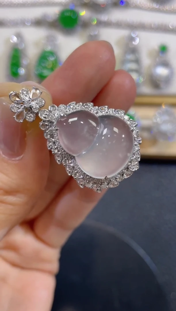 吊坠(不含链)18K金镶嵌翡翠团购88