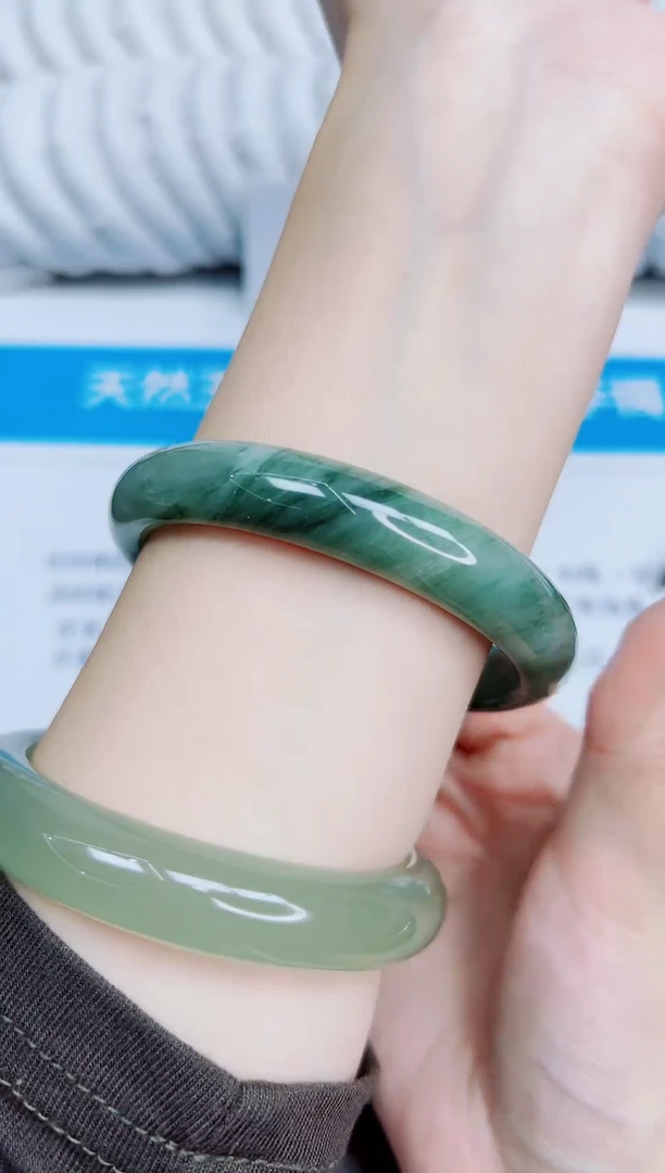 未镶嵌手镯石英质玉211/61.2