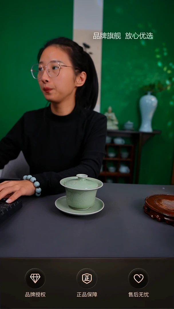 【闪购商品】手工雕刻豆绿荷花马蹄盖碗不完美