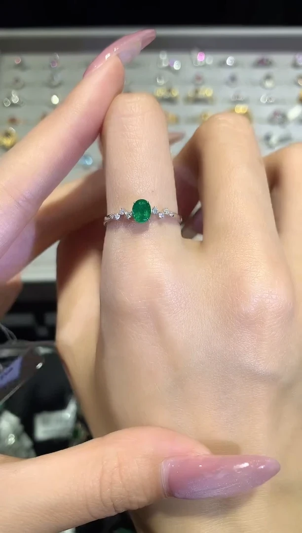 【闪购商品】祖母绿戒指18K金镶嵌戒指-a32