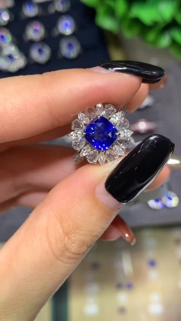 戒指蓝宝石18K金镶嵌2ct