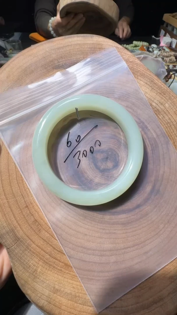 未镶嵌手镯和田玉手镯60