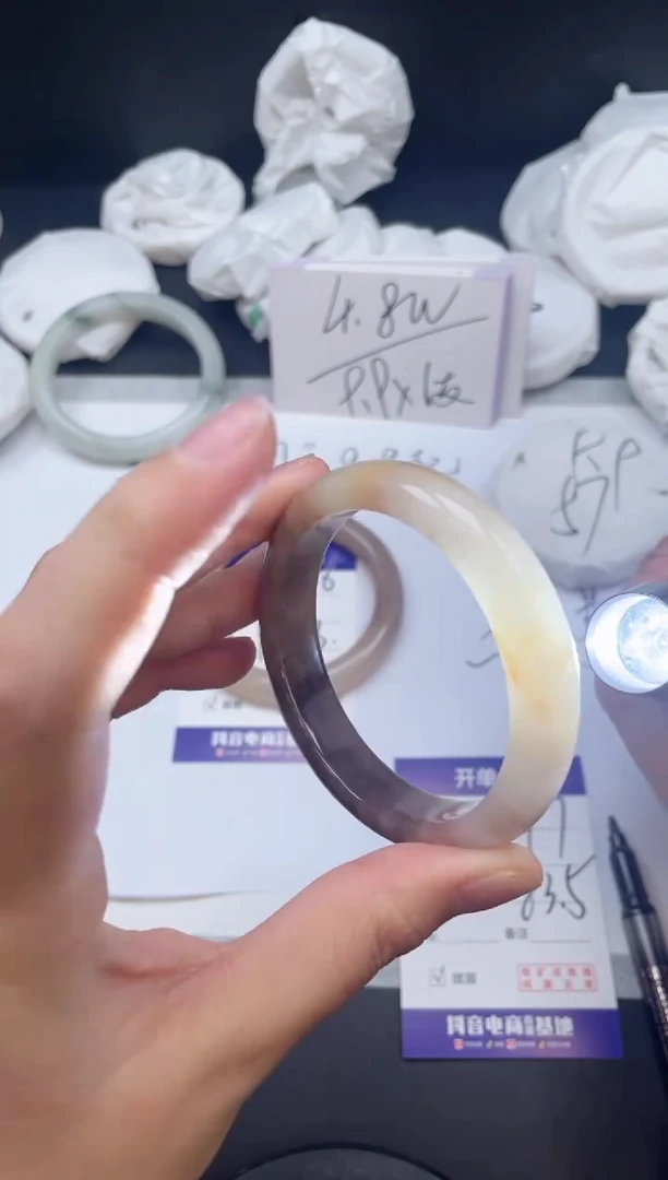 【闪购商品】石英质玉手镯未镶嵌297/53.5