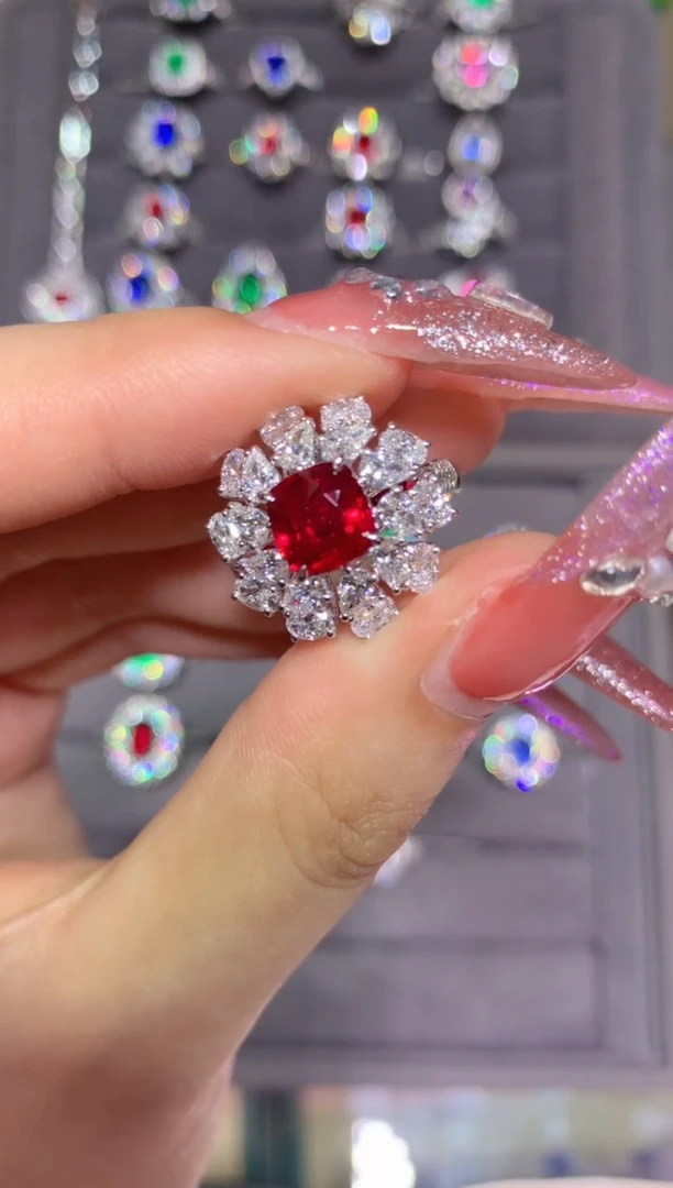 18K金镶嵌戒指红宝石2.03CT