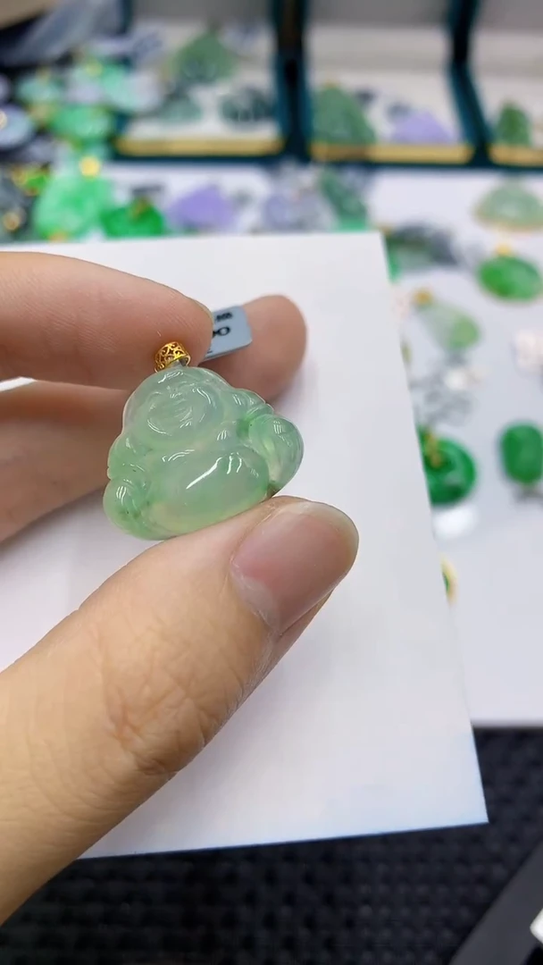 翡翠18K金镶嵌颈饰             8