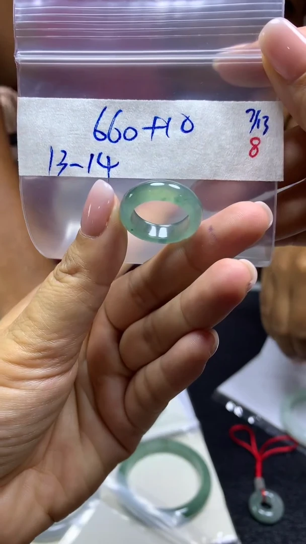 定制翡翠未镶嵌毛货需精细抛光拍一发一