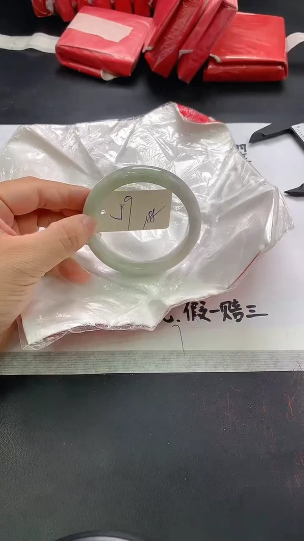 翡翠手镯未镶嵌131
