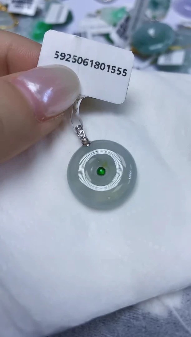 翡翠18K金镶嵌颈饰天然缅甸翡翠A货
