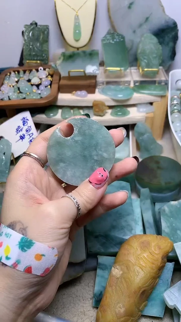 翡翠挂件未镶嵌释*缅甸A货翡翠，没有运费险