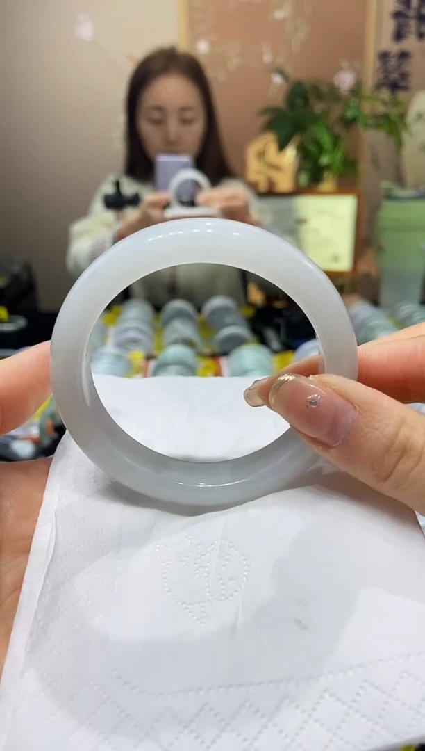 【闪购商品】翡翠手镯未镶嵌55.8圈口