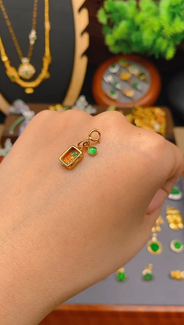 【闪购商品】翡翠吊坠(不含链)银S925镶嵌扎吉拉母