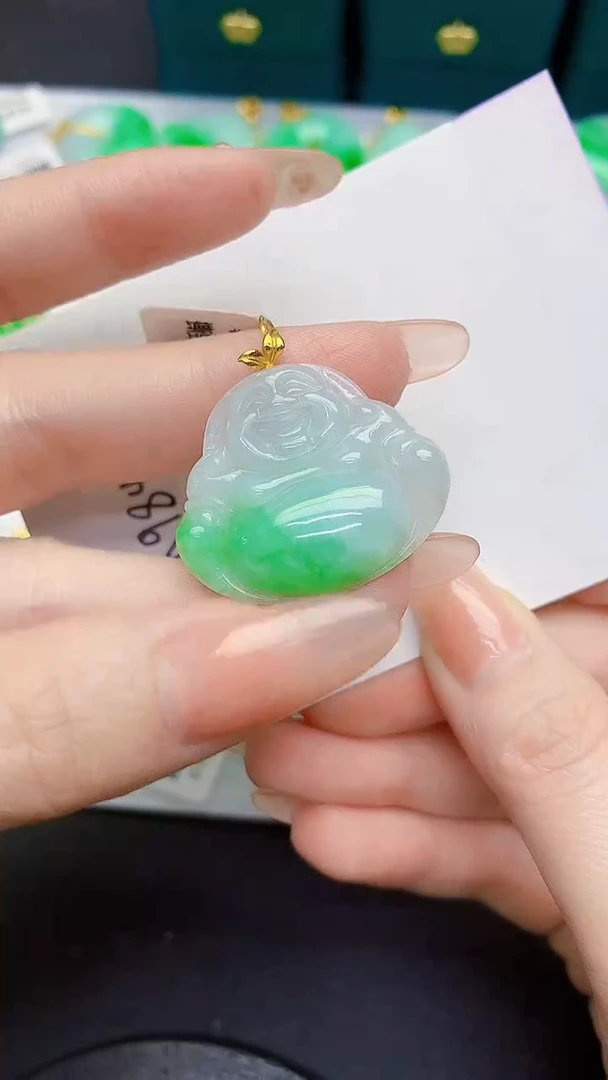 颈饰18K金镶嵌翡翠缅甸天然翡翠A货
