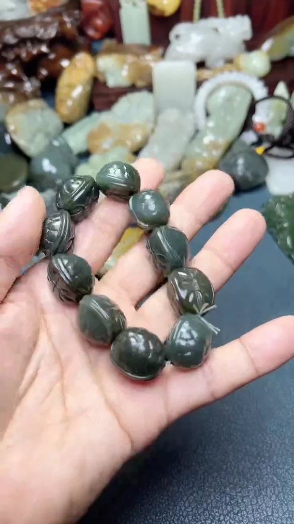 和田玉未镶嵌把件-