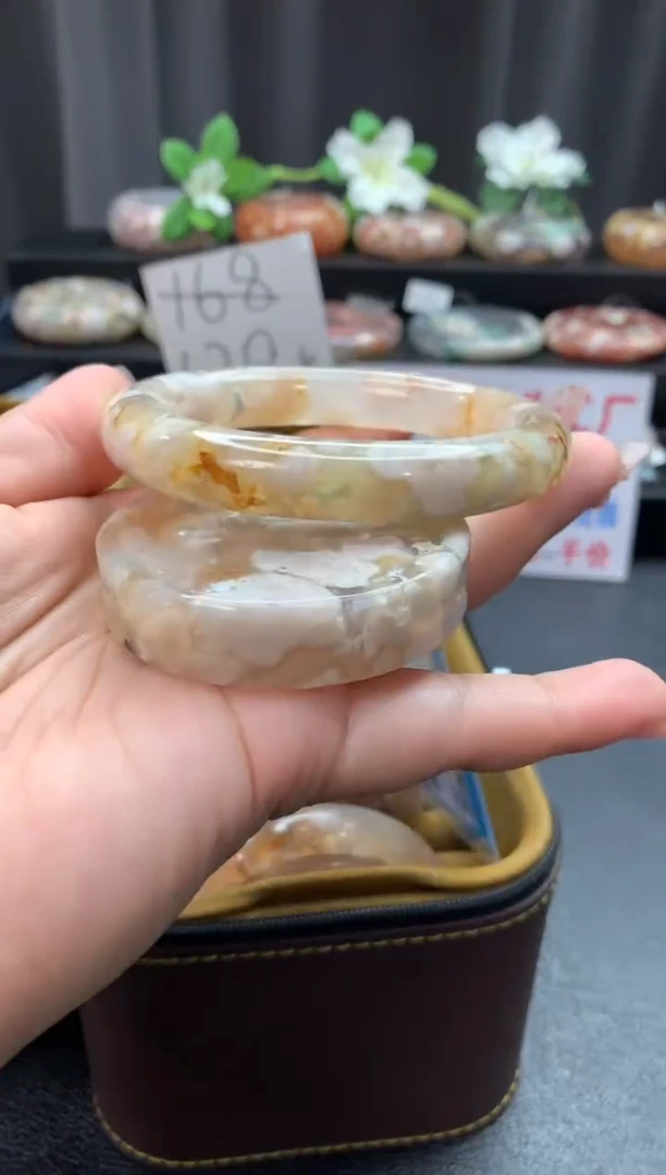未镶嵌手镯石英质玉（56-57圈口）赠送镯心