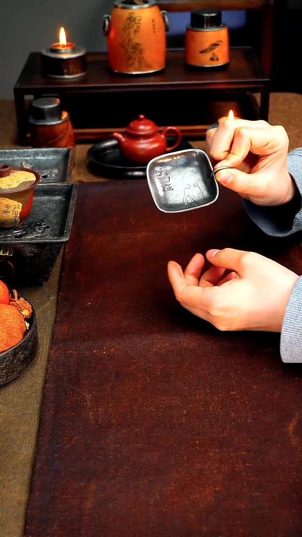 6786油灯盘雕刻青蛙8*6