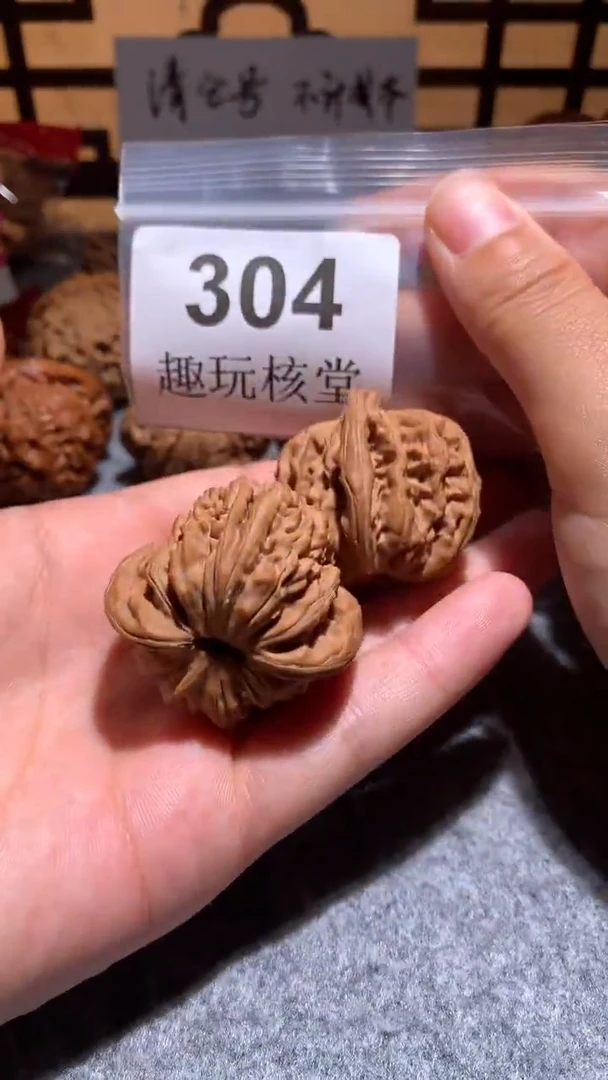 把件文玩核桃【趣玩核堂】304号，40左右汉高楼