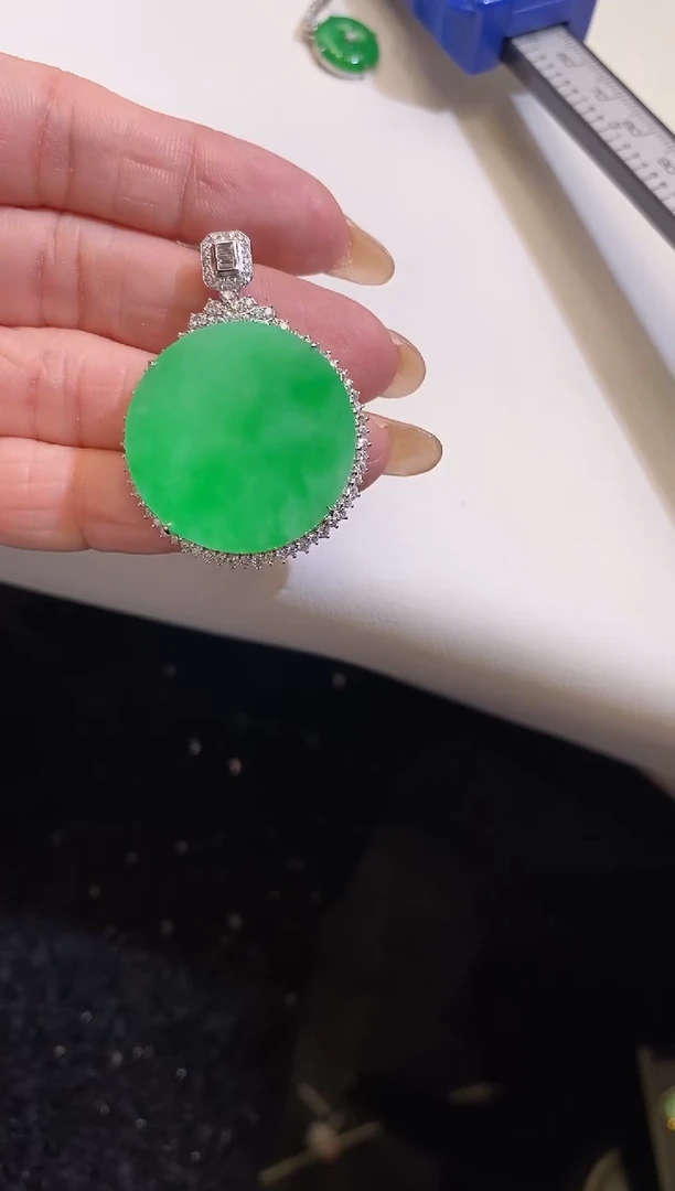 吊坠(不含链)18K金镶嵌翡翠守**使无事牌