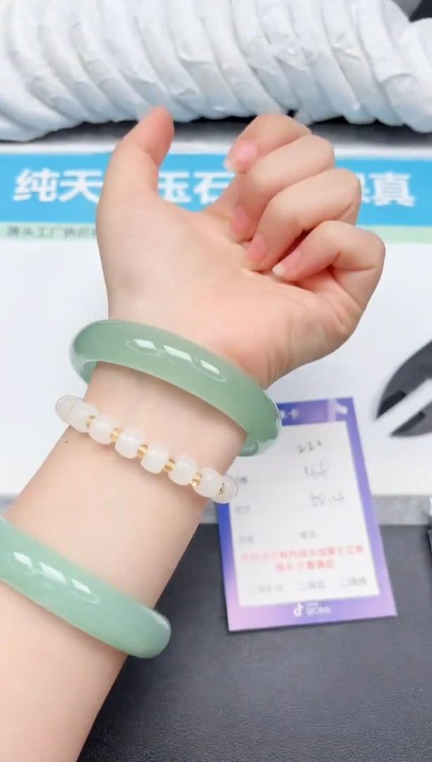 未镶嵌手镯石英质玉222-60.4