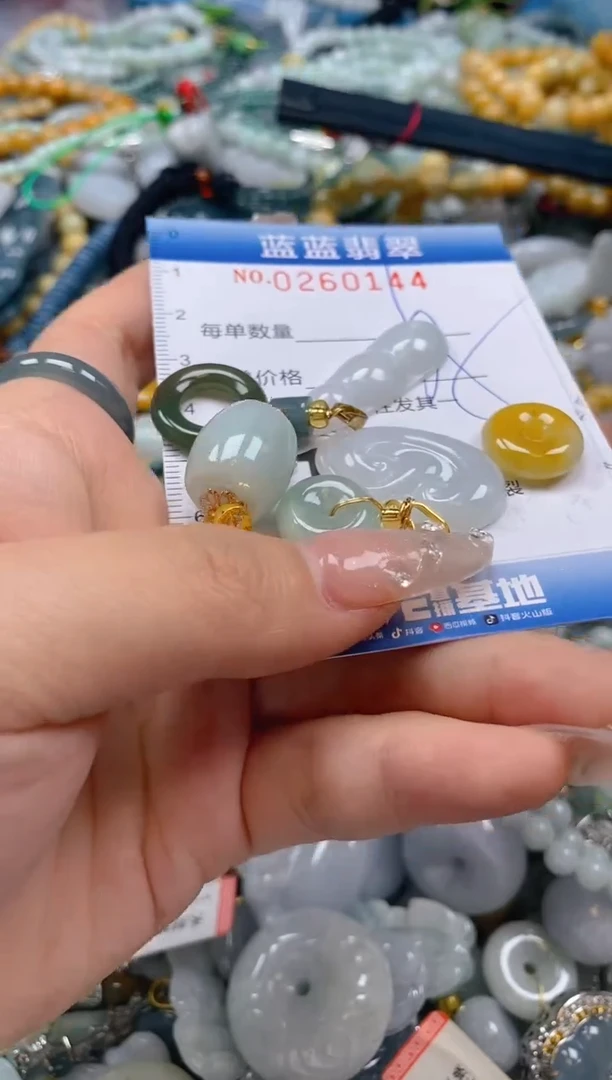 翡翠未镶嵌颈饰闪购0260144