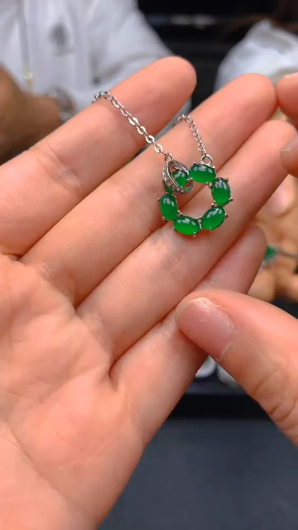 【闪购商品】翡翠吊坠(赠链)未镶嵌0749848791/多样性发一