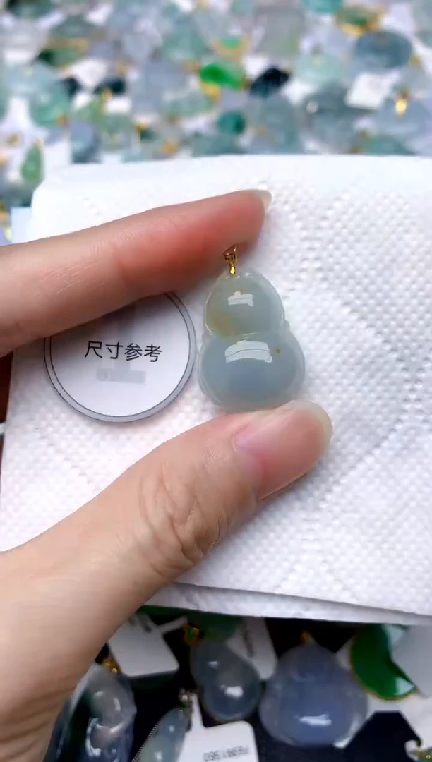 颈饰18K金镶嵌翡翠天然A货翡翠