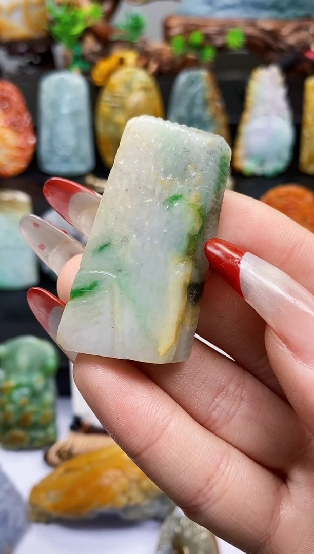 【闪购商品】翡翠颈饰未镶嵌A货翡翠