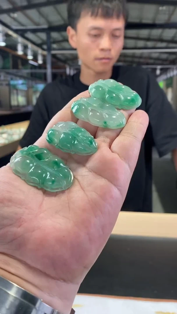 石英质玉（非洲翠）未镶嵌颈饰非洲翠/平安扣挂件/多样性发一件