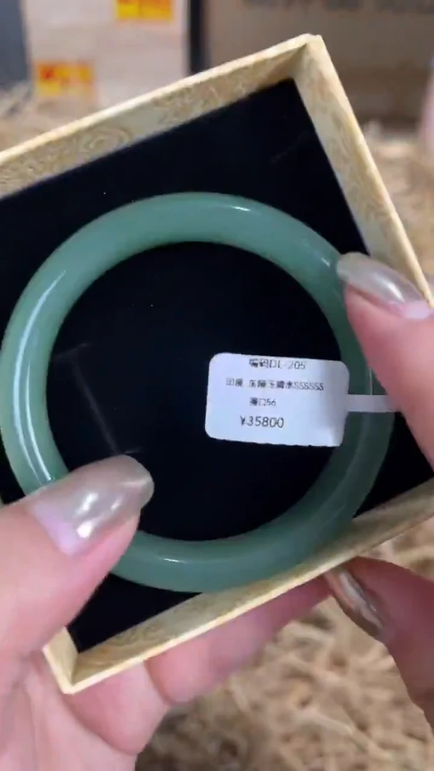 未镶嵌手镯石英质玉编号DL-205