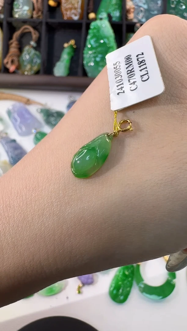 颈饰18K金镶嵌翡翠缅甸A货翡翠