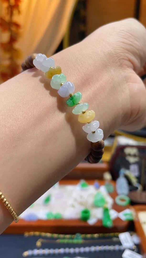 颈饰18K金镶嵌翡翠手串
