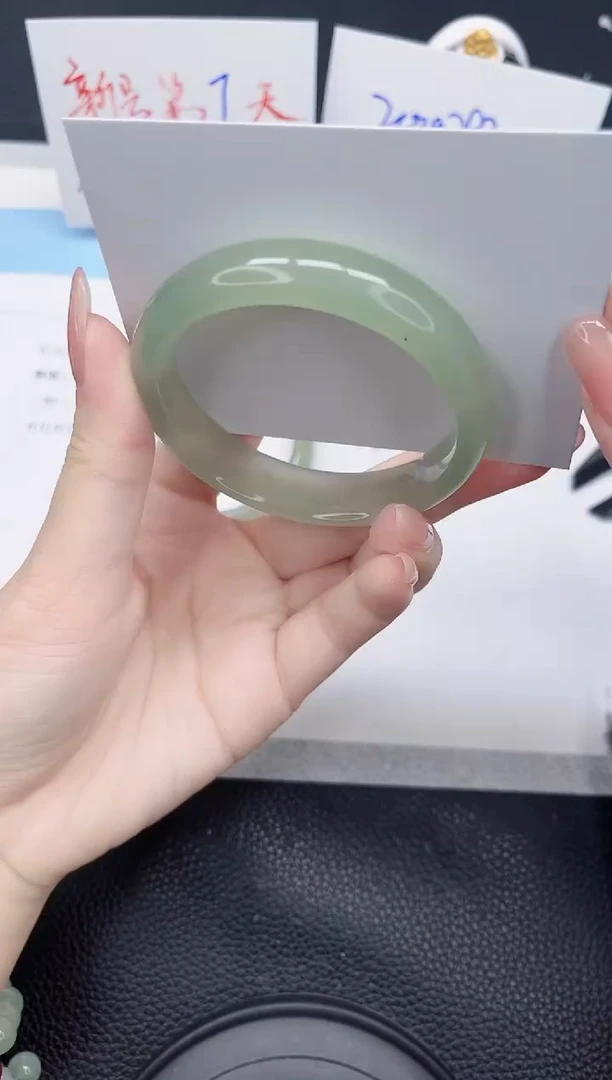 未镶嵌手镯石英质玉43-56.1