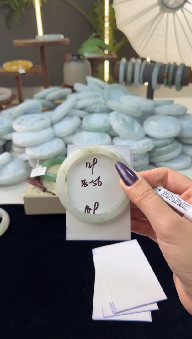 未镶嵌手镯石英质玉129
