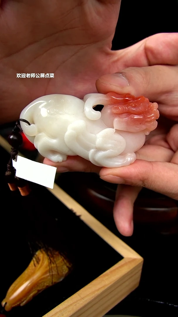 寿山石水洞飞天貔貅手把件96.2克6.9x3.3x4.4cm，2N1