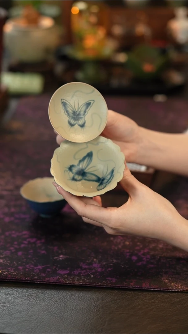 1青金蓝内绘蝴蝶-朝云盖碗