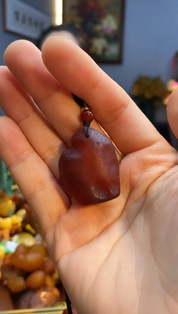 未镶嵌颈饰琥珀吊坠