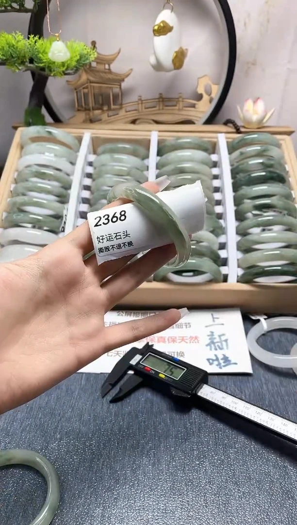 未镶嵌手镯石英质玉2368