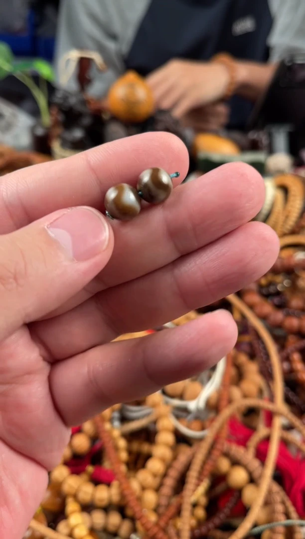 玛瑙/玉髓.未镶嵌王胖子文玩工作室虎牙两颗随机发