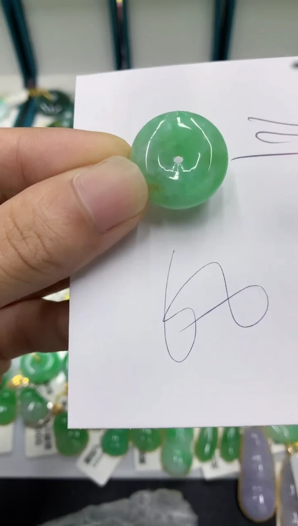 翡翠18K金镶嵌颈饰翡翠