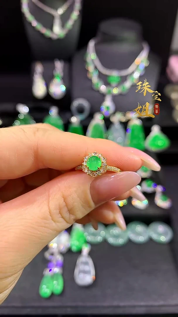 18K金镶嵌戒指翡翠戒指