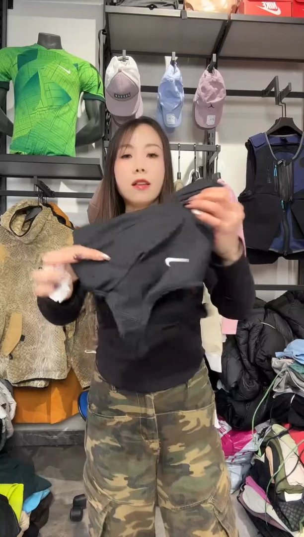 1233 编码 瑕疵款直播间过款为准 尺码   身高