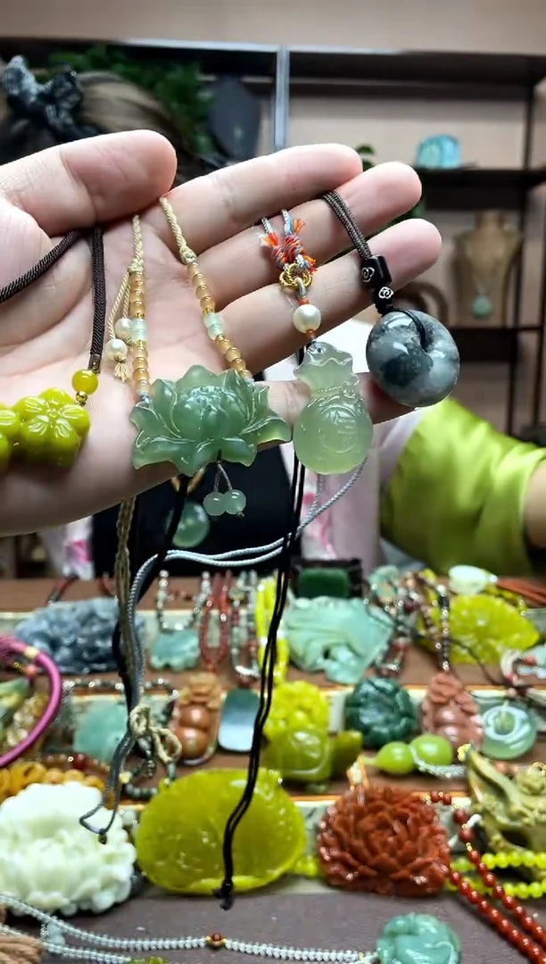 未镶嵌岫玉吊坠·